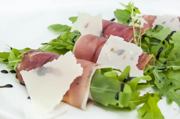 Meat rolls with arugula — Stock Photo, Image