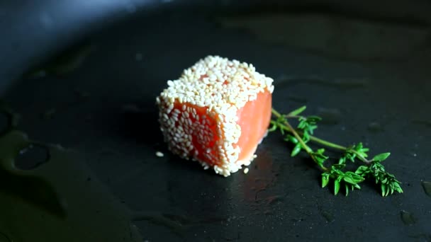 Saumon dans les graines de sésame 