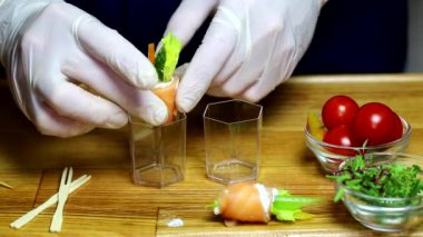 Şef kanepeler hazırlanıyor