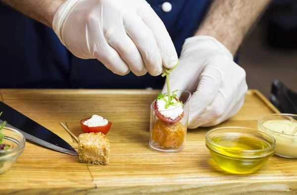 Chef cooking canape — Stock Photo, Image