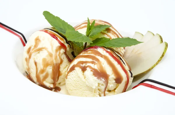 Ice cream with caramel sauce — Stock Photo, Image