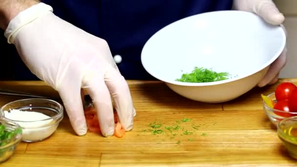 Chef preparando relleno para panqueques — Vídeo de stock