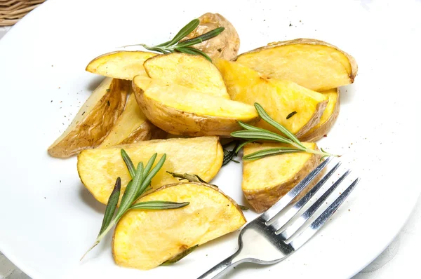 Batatas fritas em prato — Fotografia de Stock
