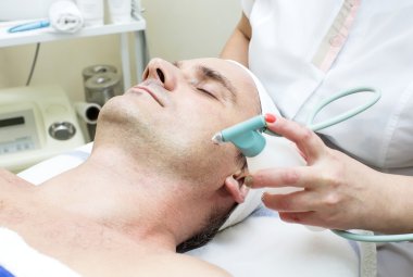 Erkekte Güzellik Salonu