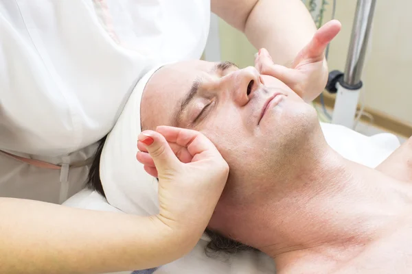 Man in beauty salon — Stock Photo, Image