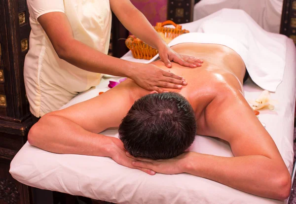 Man enjoying spa treatment — Stock Photo, Image