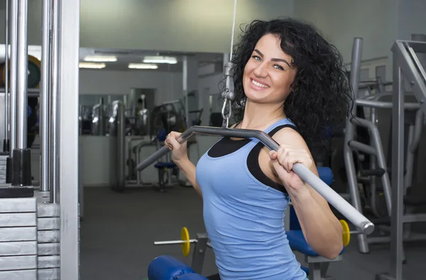 Woman exercising in gym — Stock Photo, Image
