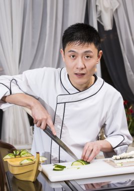 Japon Şef yemek hazırlama