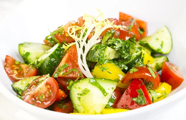 Salade de légumes aux concombres — Photo