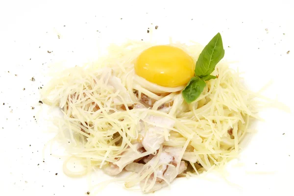 Spaghetti mit Ei und Gemüse — Stockfoto