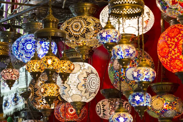 Färgade lampor på Grand Bazaar — Stockfoto