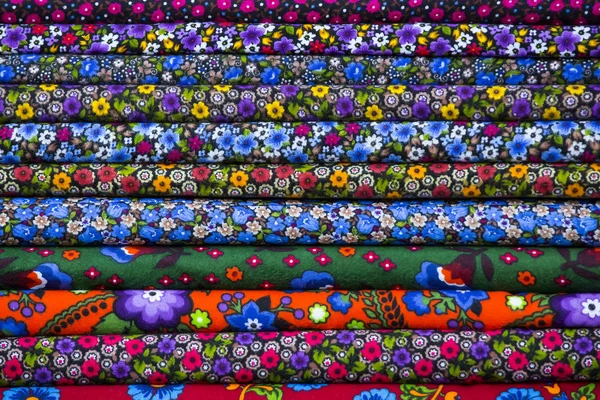 Sciarpe di tessuto colorato — Foto Stock