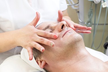 Erkekte Güzellik Salonu