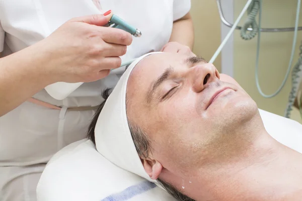 Man in de beauty salon — Stockfoto