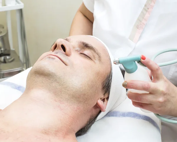 Man in beauty salon — Stock Photo, Image