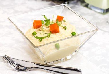 Peynirli ve otlu patates püresi.