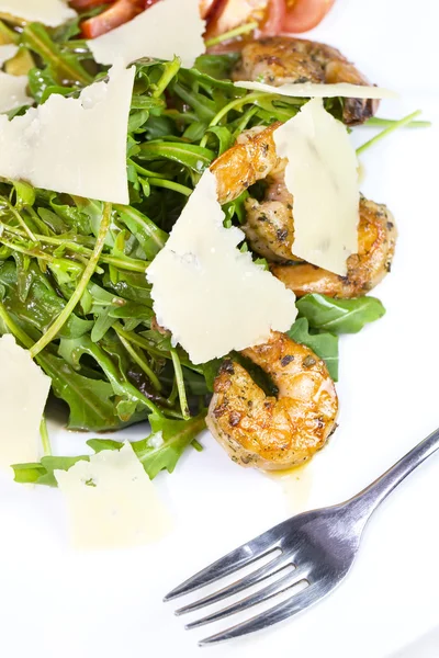 Salada de camarão e verduras — Fotografia de Stock