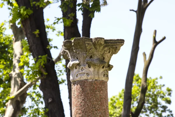 Ruinen einer antiken Säule — Stockfoto