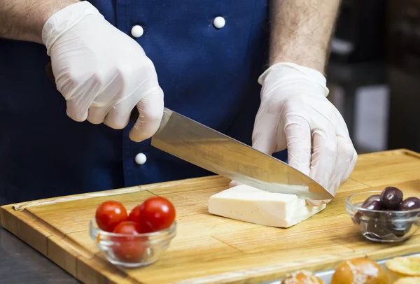 Cook prepares canapes in the kitchen — Stock Photo, Image