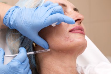 Enjeksiyon ile kozmetik tedavi