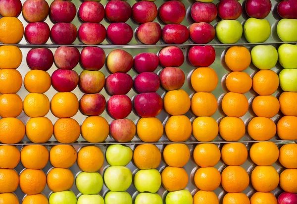 Frische Äpfel, Orangen und Zitronen — Stockfoto