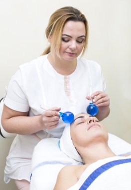 Kadın masaj ve yüz kabukları