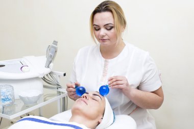 Kadın masaj ve yüz kabukları