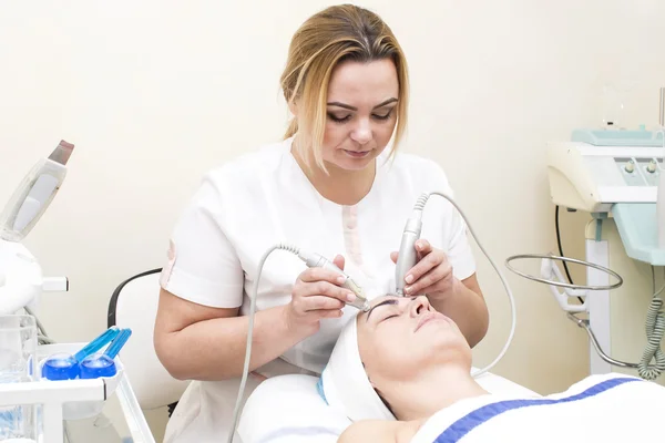 Female massage and facial peels — Stock Photo, Image