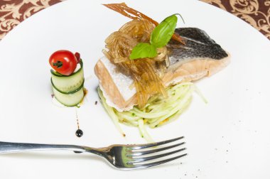 Fırında somon filetosu.