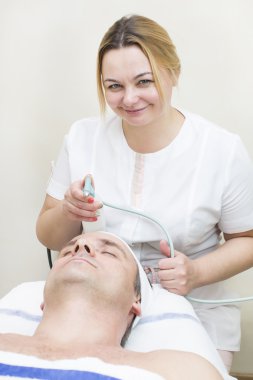 Erkekte Güzellik Salonu