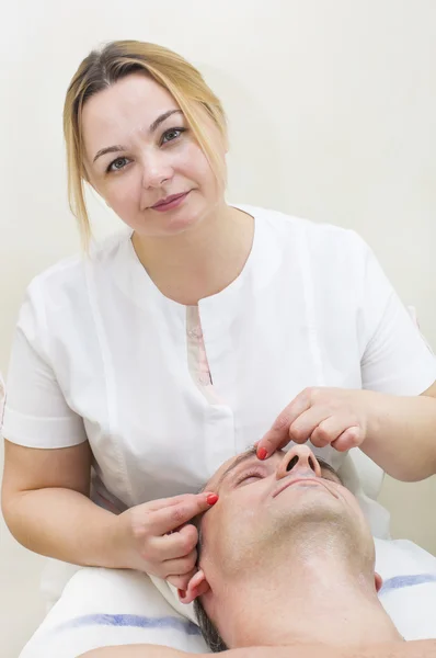 Man in beauty salon — Stock Photo, Image