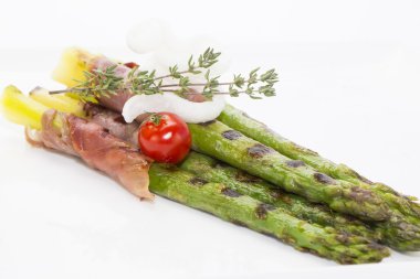 pastırma sarılı kuşkonmaz