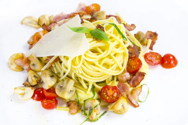 Noodle with bacon and mushrooms — Stock Photo, Image