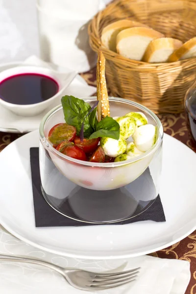 Tomatoes and cheese in bowl — Stock Photo, Image