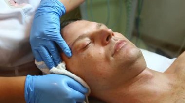 Erkekte Güzellik Salonu