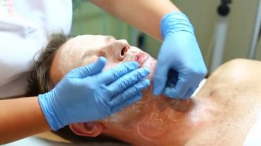 Erkekte Güzellik Salonu