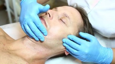 Erkekte Güzellik Salonu