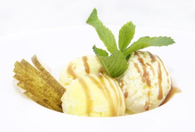 karamel soslu dondurma