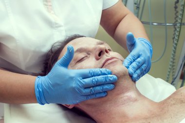 Erkekte Güzellik Salonu