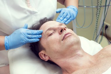 Erkekte Güzellik Salonu