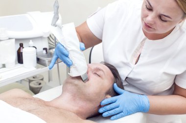 Erkekte Güzellik Salonu