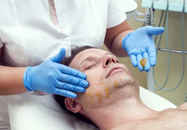 Man in de beauty salon — Stockfoto