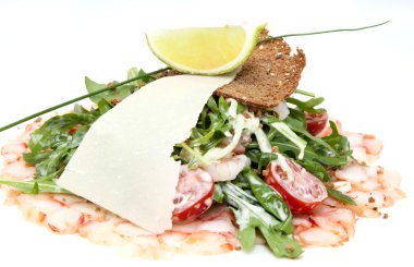 Yeşiller ve karides salatası