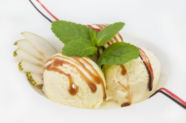 karamel soslu dondurma