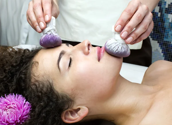 Massage facial thaï — Photo