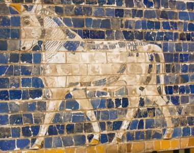 eski duvara döşeli