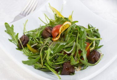 tavşan karaciğer salata