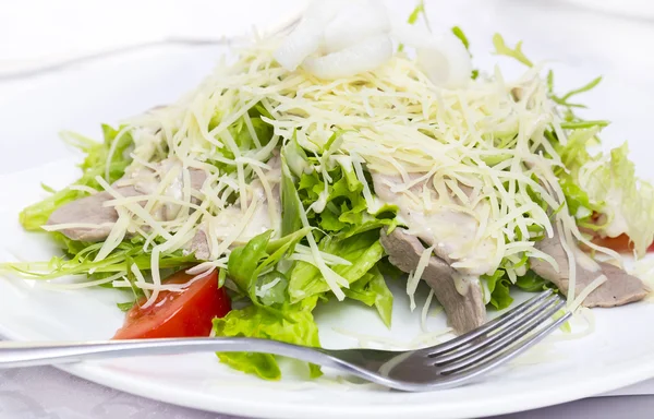 Salad with cheese, meat and vegetables — Stock Photo, Image