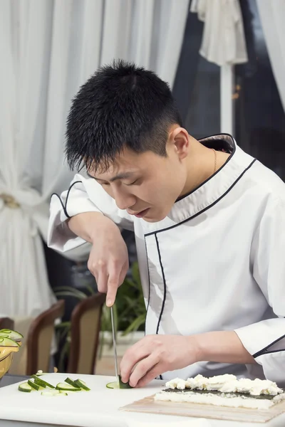 Chef giapponese che prepara un pasto — Foto Stock