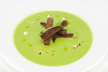 croutons bezelye çorbası